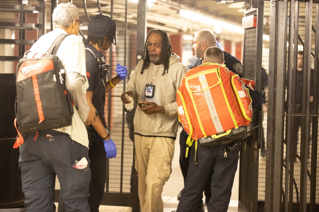Brute punches MTA worker in face during fight in NYC subway station: cops