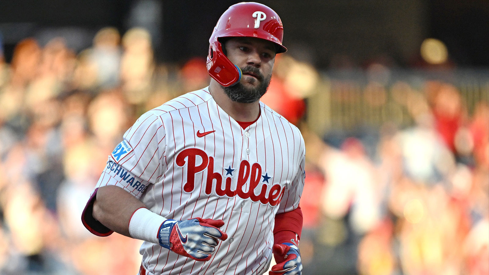 How did Phillies’ Kyle Schwarber bomb a HR on 1 knee? Allow him to explain