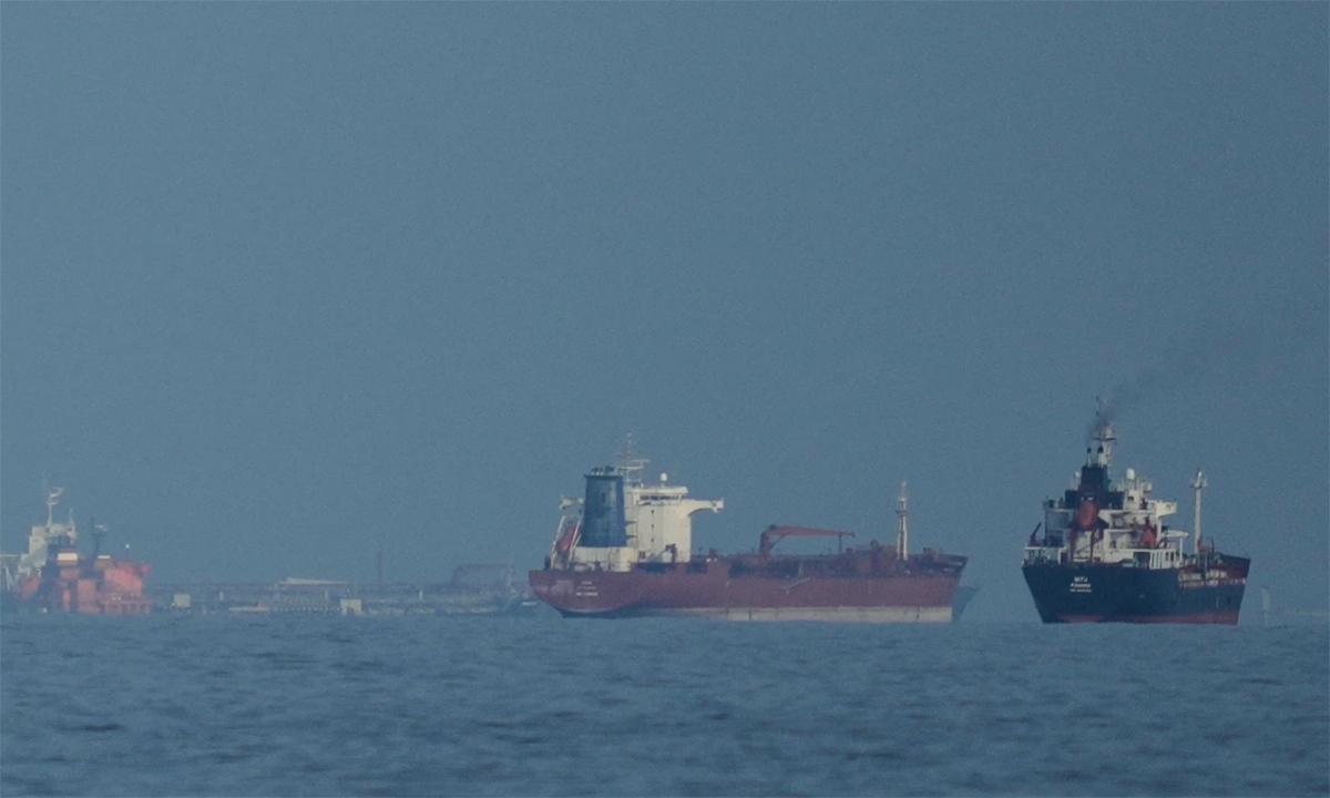 Mỹ nói 6 tàu quay đầu về cảng Iran vì lệnh phong tỏa Hormuz