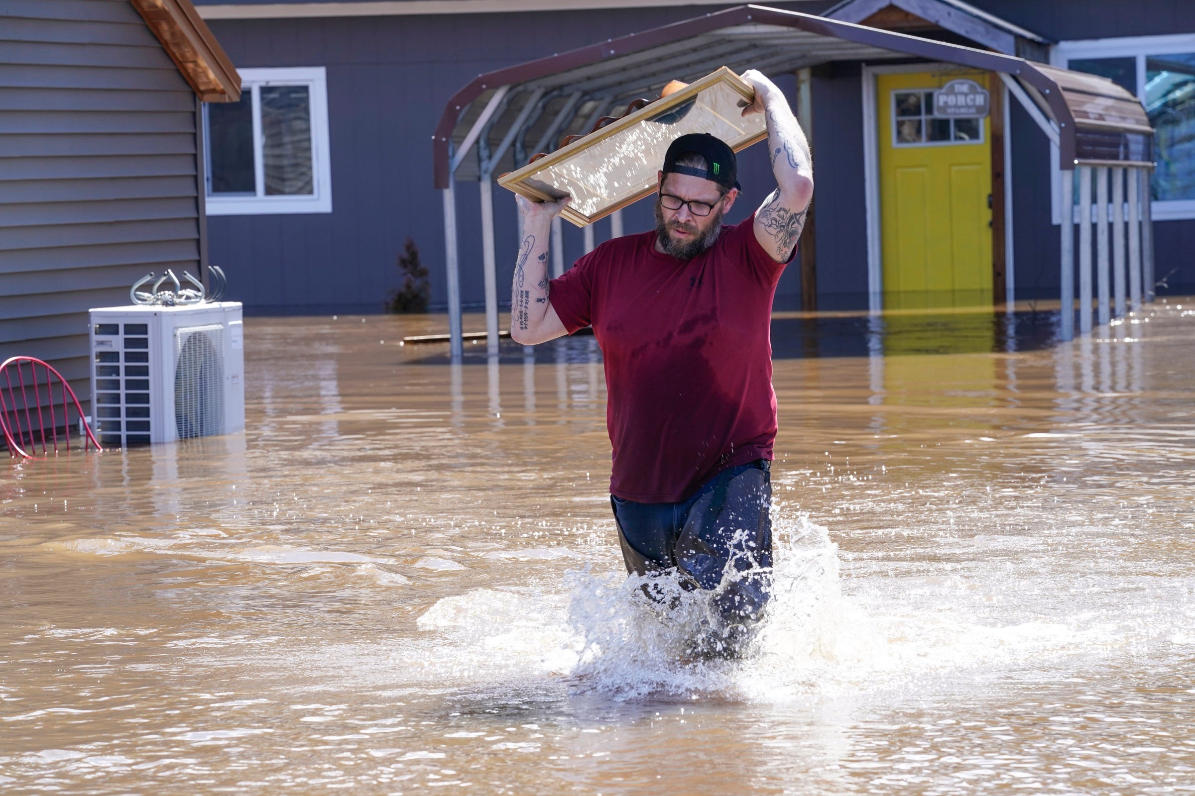 Flooding photos show road washouts, evacuations as Midwest rivers rise