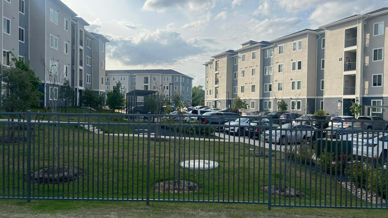 One injured in shooting at SE Austin apartment complex; suspects at ...