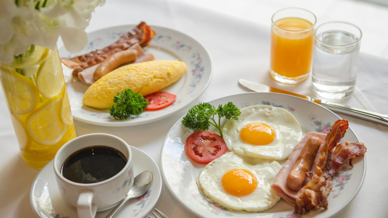 The 4 breakfast meats with the highest protein, and which to avoid