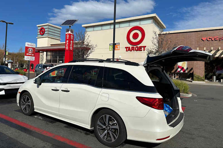 I asked 26 grocery shoppers how they're saving money right now - these ...