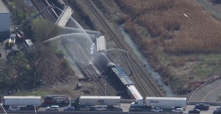 Freight train derails in New Jersey<br><br>