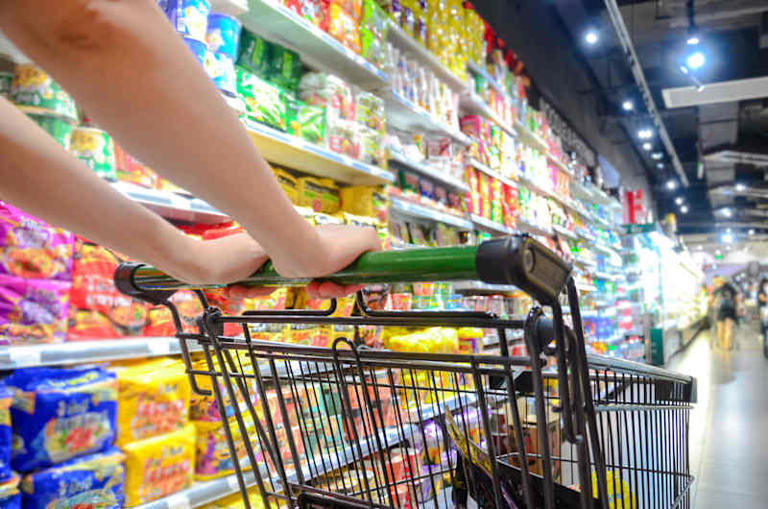 I asked 26 grocery shoppers how they're saving money right now - these ...