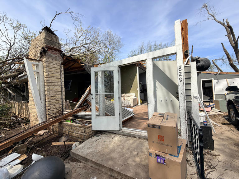 Ottawa continues clean up after EF-2 tornado, more severe storms possible