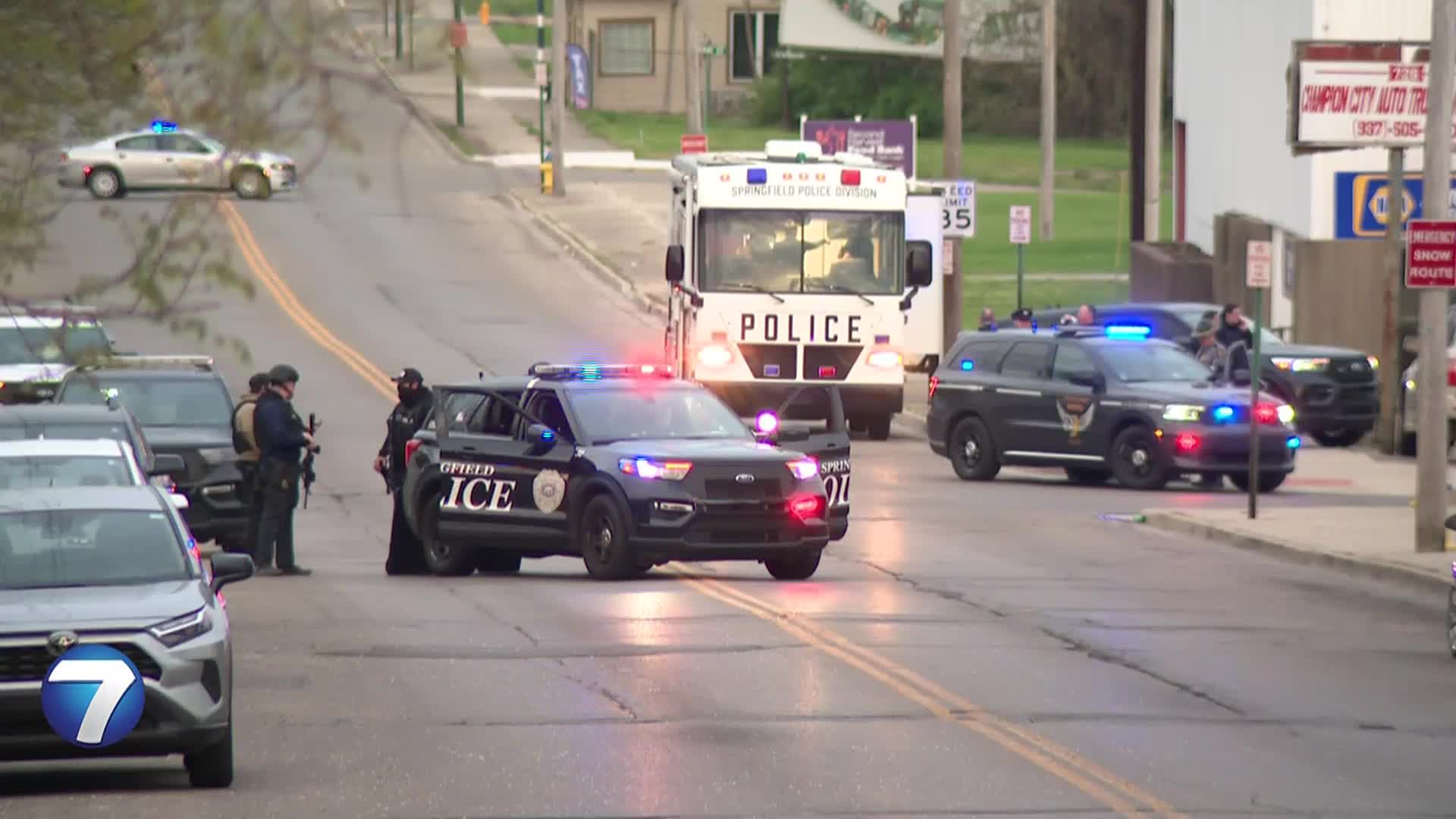 Suspect accused of firing shots at local officers, prompting standoff ...