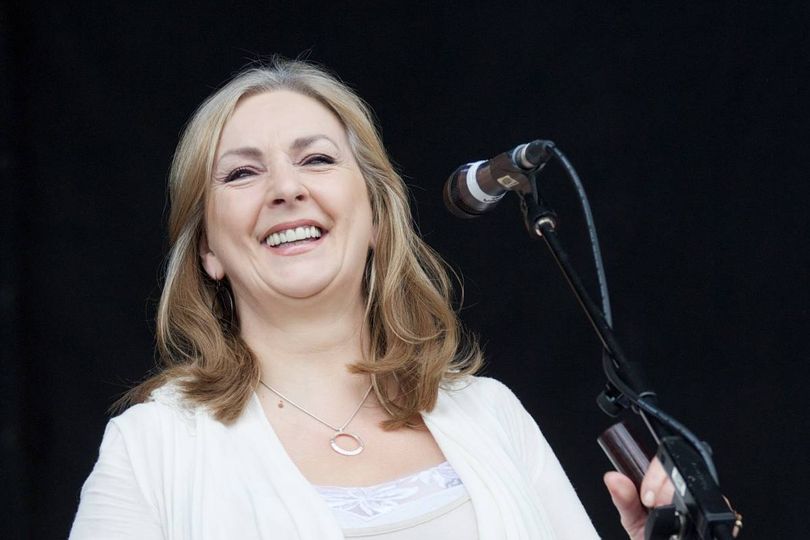 Grammy-winning singer dies as sister Enya pays tribute in rare public ...
