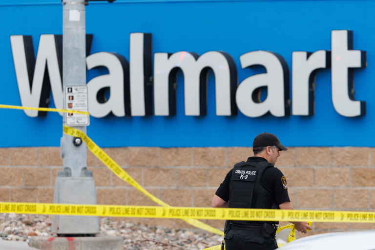 Woman killed after slashing child in attempted kidnapping at Walmart