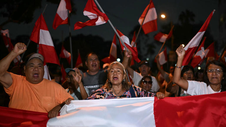 Pérou : premières contestations après un scrutin présidentiel chaotique, les résultats en attente