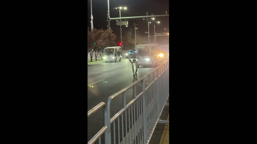 Robot falls during night marathon in Beijing, China