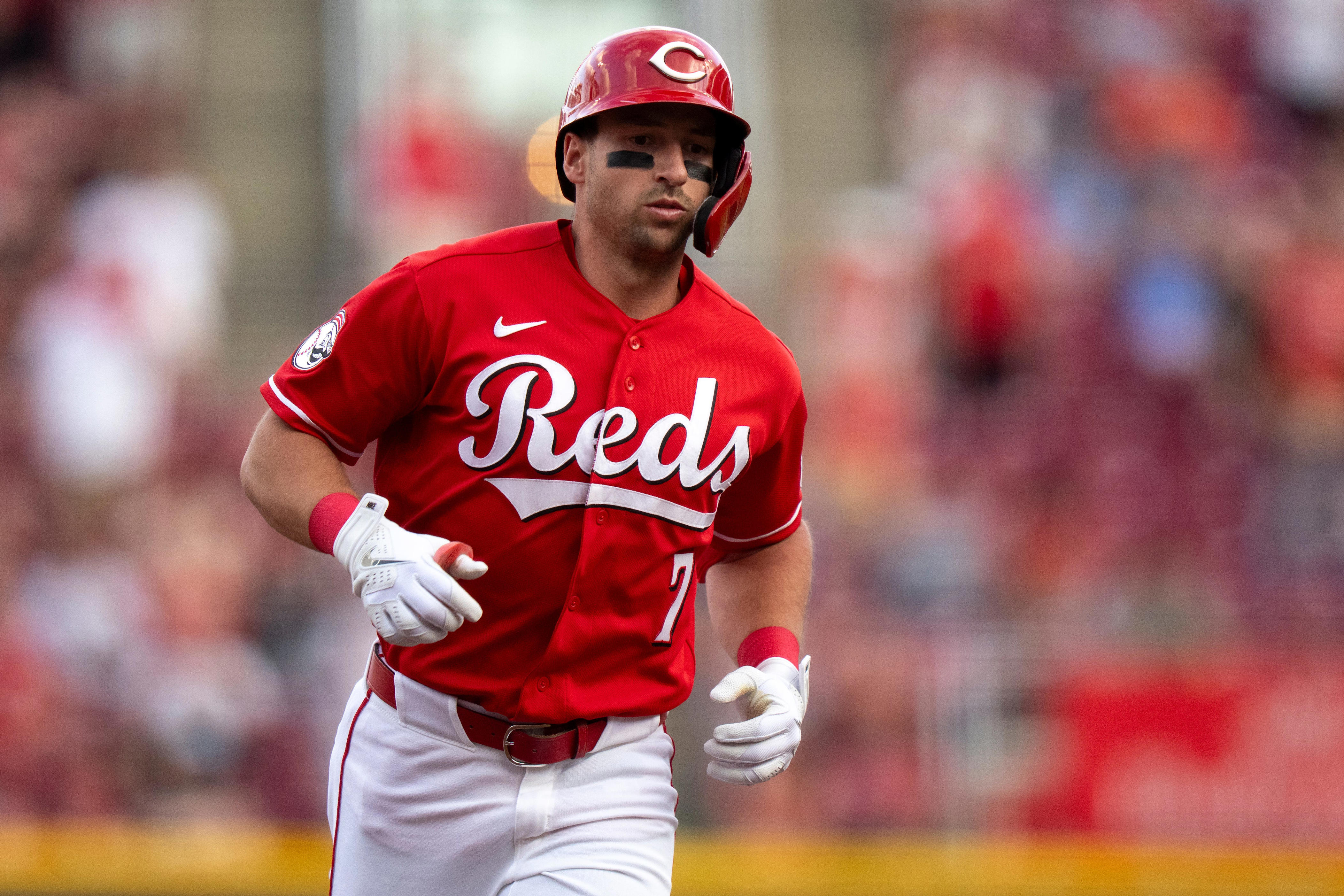 Broadcasters say Roupp intentionally hit Steer during Reds-Giants