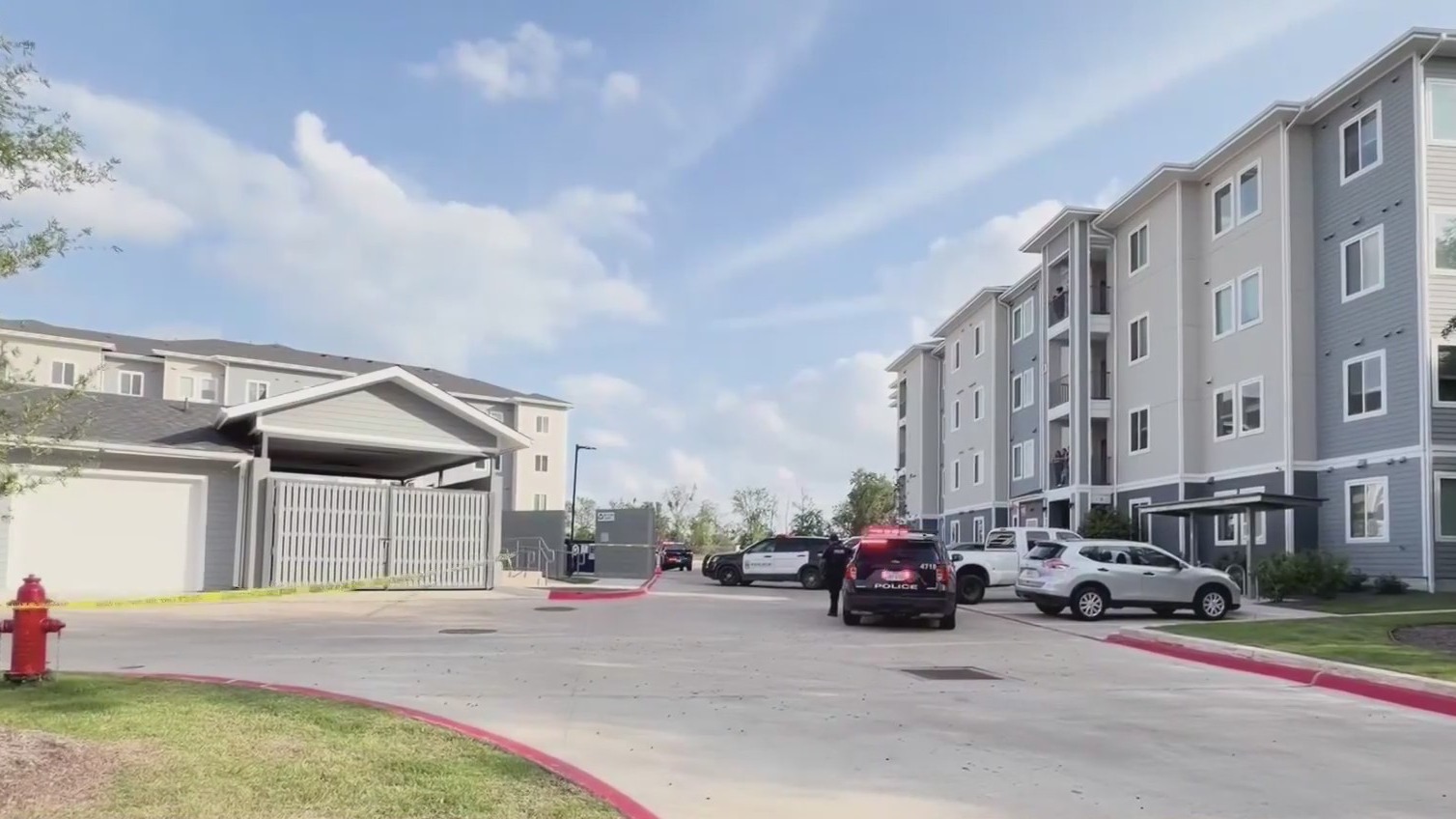 Austin police investigate shooting at apartment complex near airport