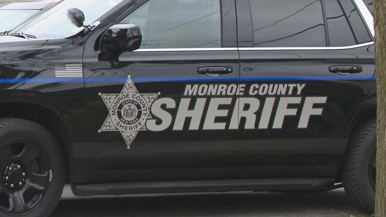 4 teens arrested after stolen vehicle chase, crash in Gates
