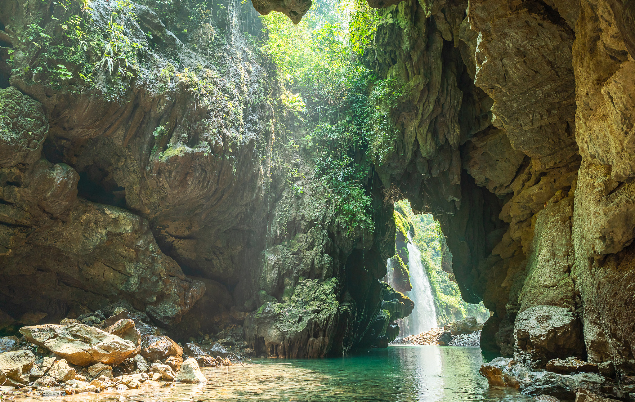 Cấm du khách tắm tại thác Nậm Lang