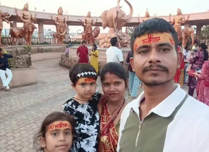 Three of family killed, 30 hurt in bus-truck crash