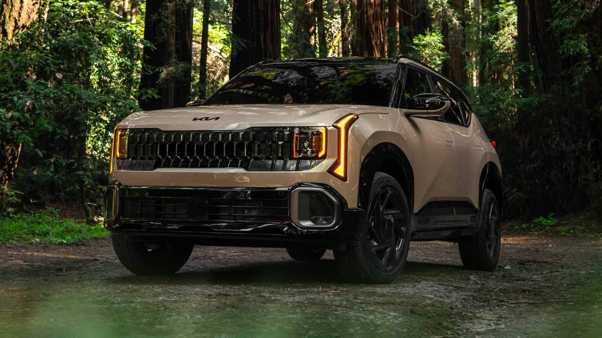 2027 Kia Seltos front three-quarter