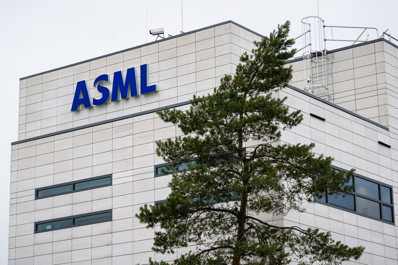 Chip-machine supplier ASML lifts guidance on strong AI demand