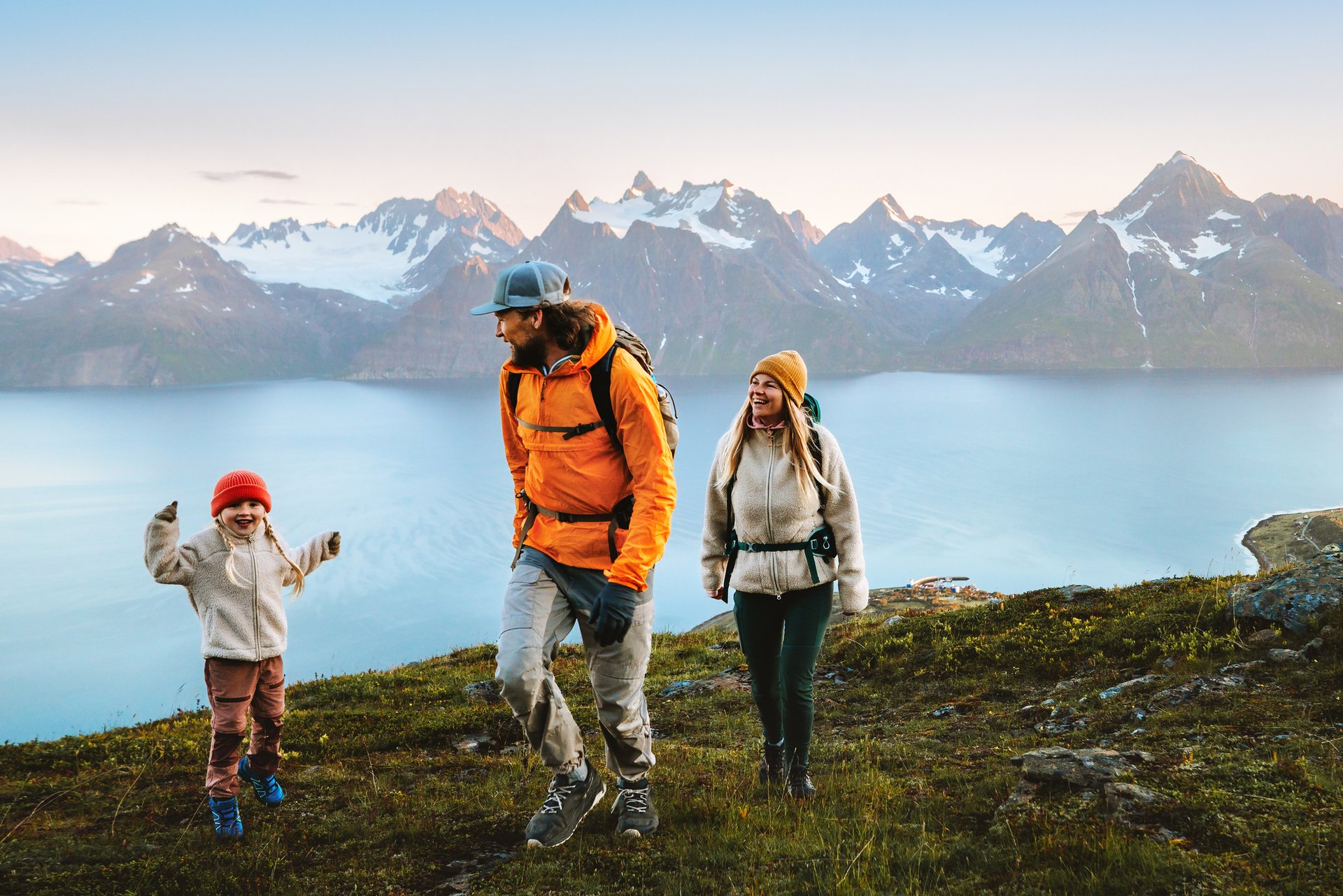 Diese 14 Decathlon-Helfer landen gerade bei vielen Wanderfans im Rucksack