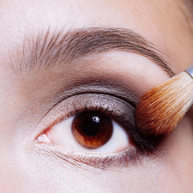 The 2 biggest eyeshadow mistakes that can make eyes look smaller and ...