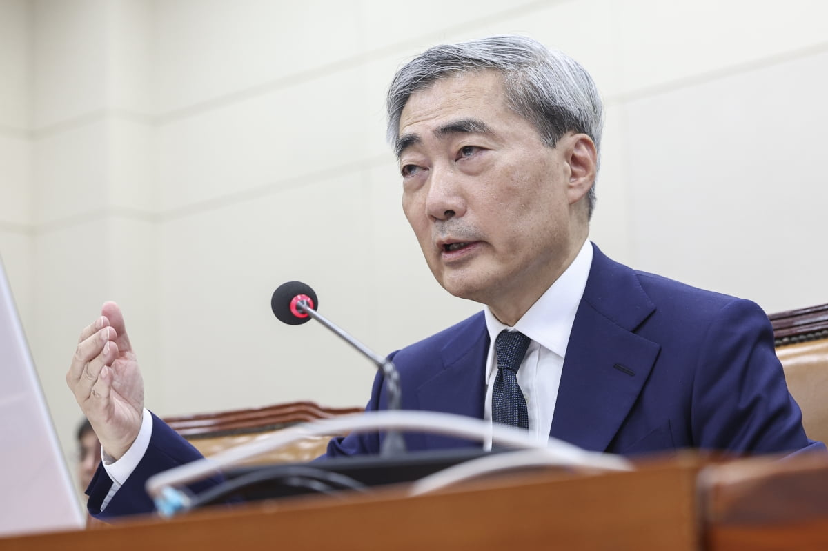 한국은행 총재 후보 신현송, 국회 청문회에서 재산 논란 해명, 미국 연준 의장 후보 케빈 워시 2억 달러 재산 신고