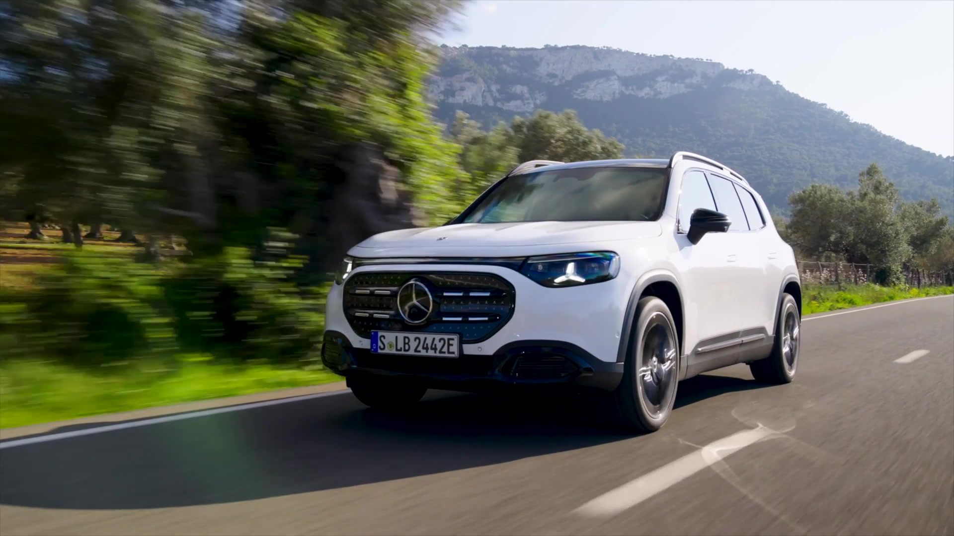 Mercedes-Benz GLB 250+ with EQ Technology in Solid colour polar white ...