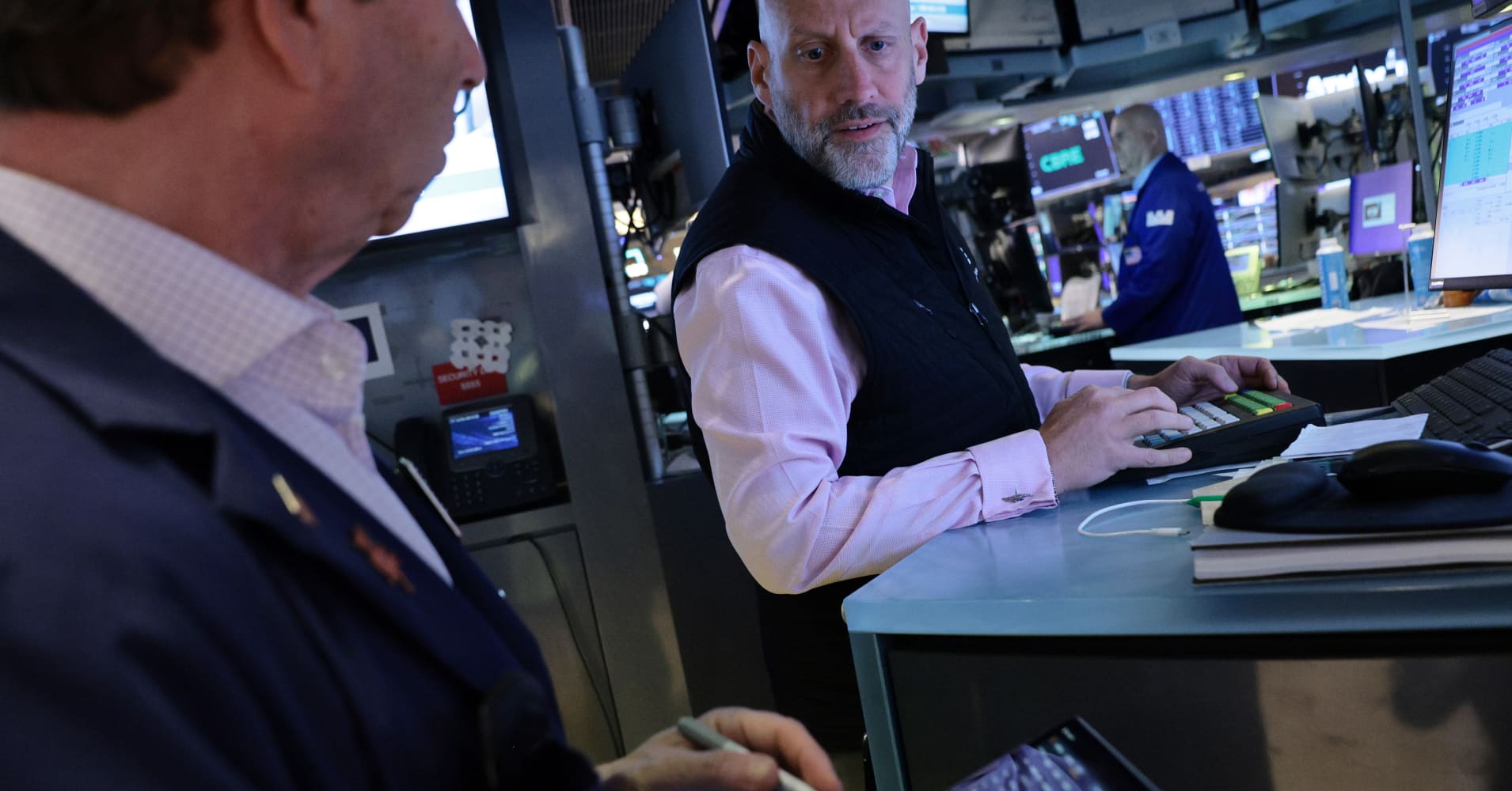 European stocks end lower as luxury slump weighs on sentiment