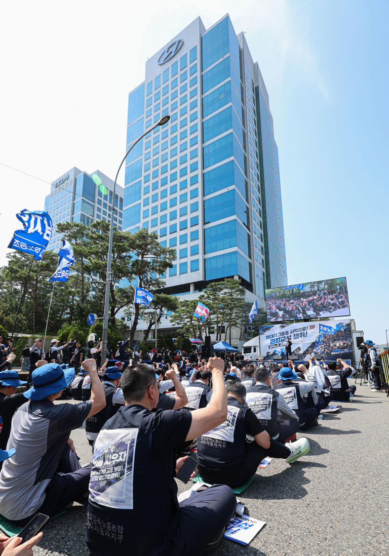 Korean Confederation of Trade Unions demands Hyundai negotiations, strikes