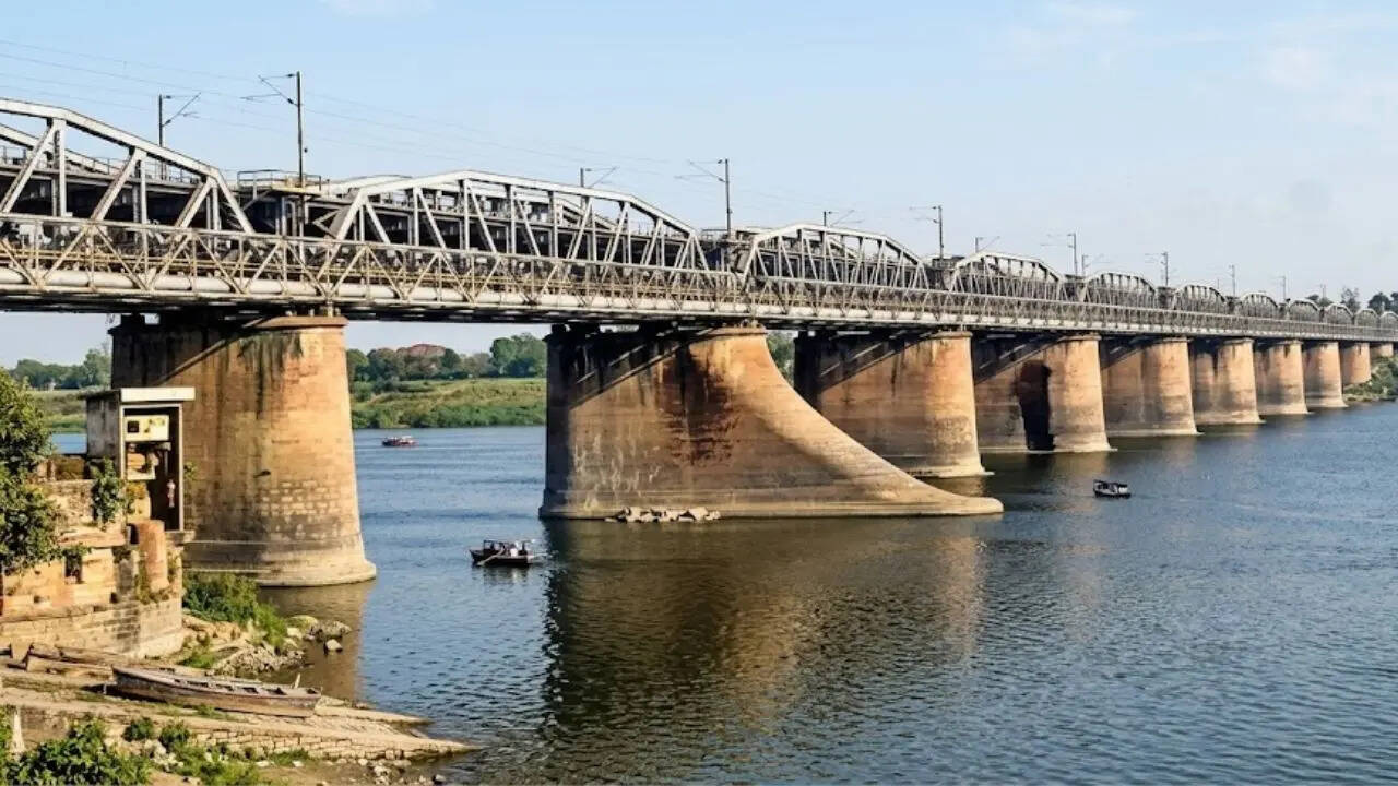 Prayagraj’s 3.1km Ganga bridge to power UP’s road network