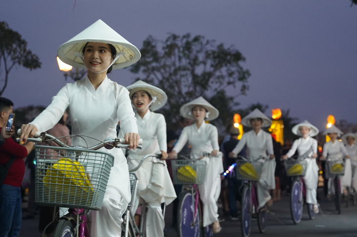 Đà Nẵng lần đầu tổ chức lễ hội áo dài trong loạt sự kiện dịp lễ 30-4