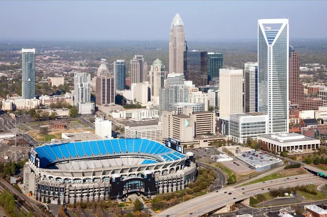 20 people share cities they would live in, but aren't worth traveling to