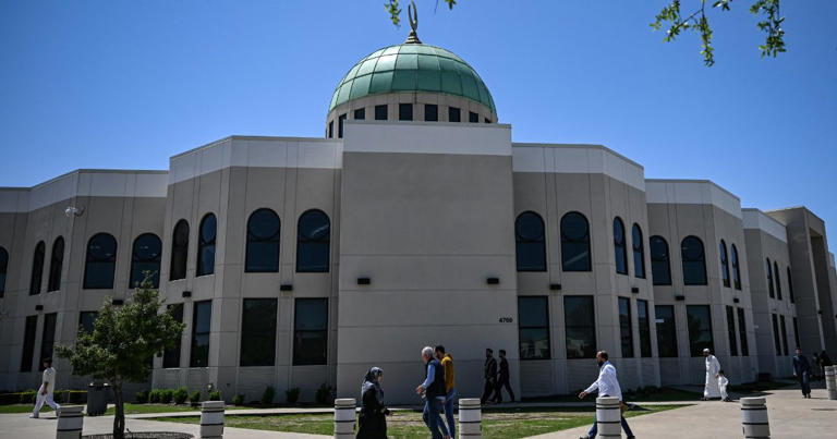 Court overturns mosque's attempt to ban Christian evangelists from ...