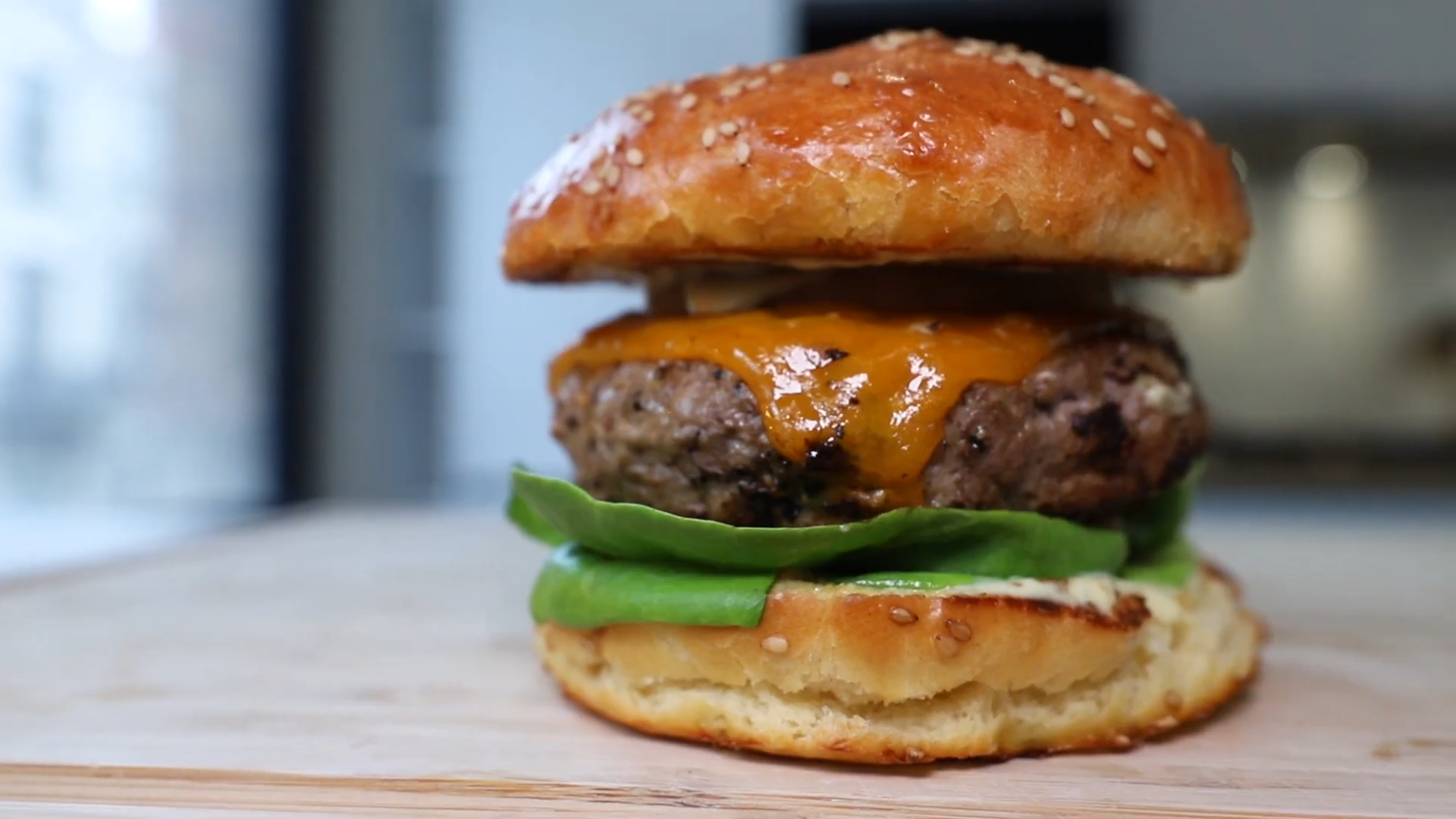 How to cook a burger that’s juicy inside and crisp outside