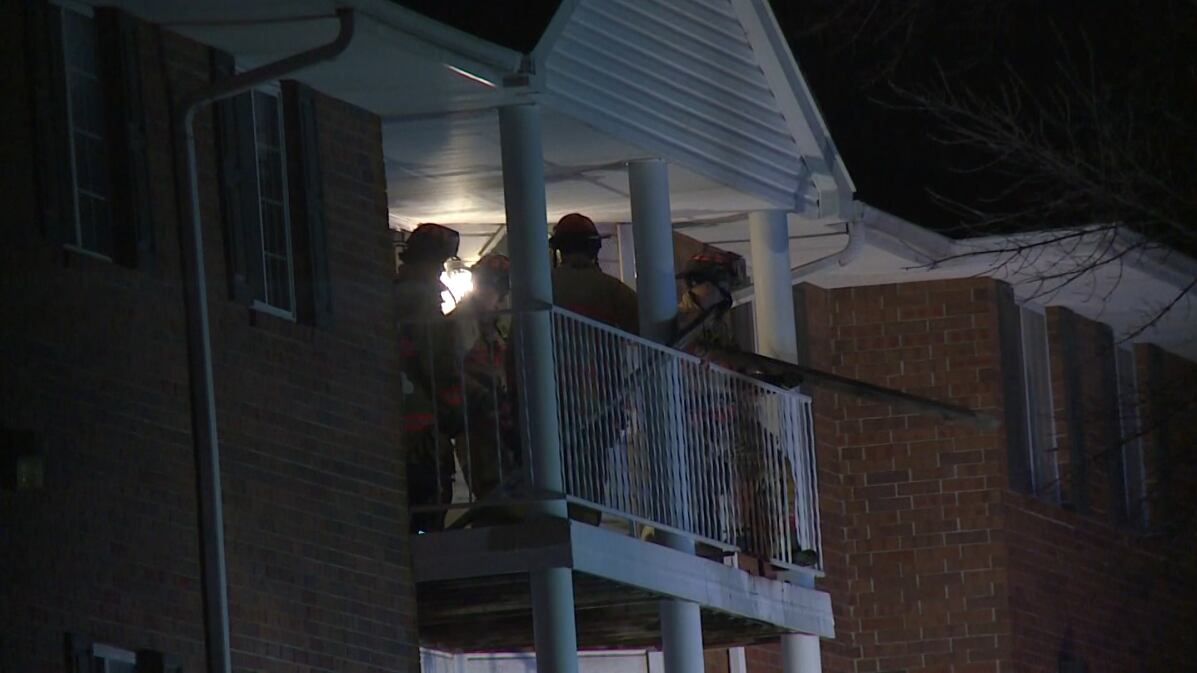 Crews respond to early morning apartment fire in Lincoln