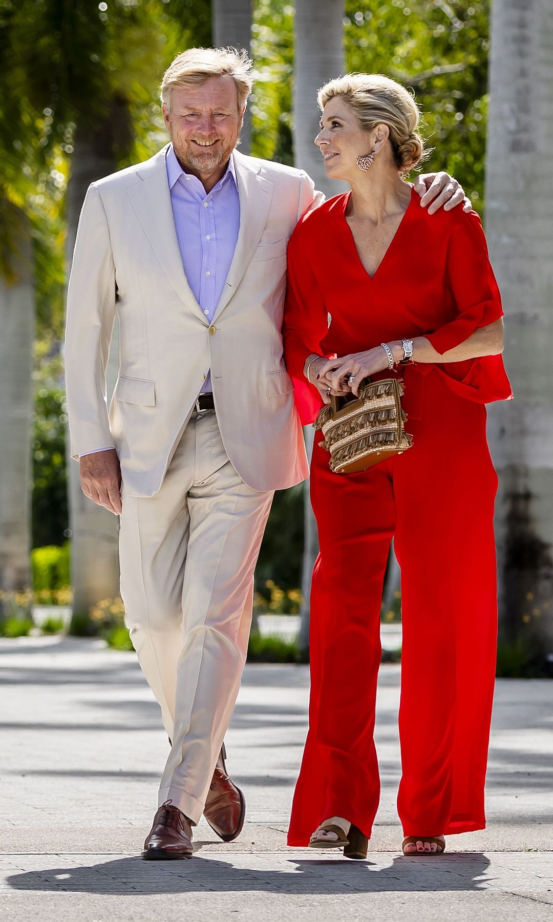 Máxima de Holanda no teme al color e impacta en Miami con 3 poderosos ...
