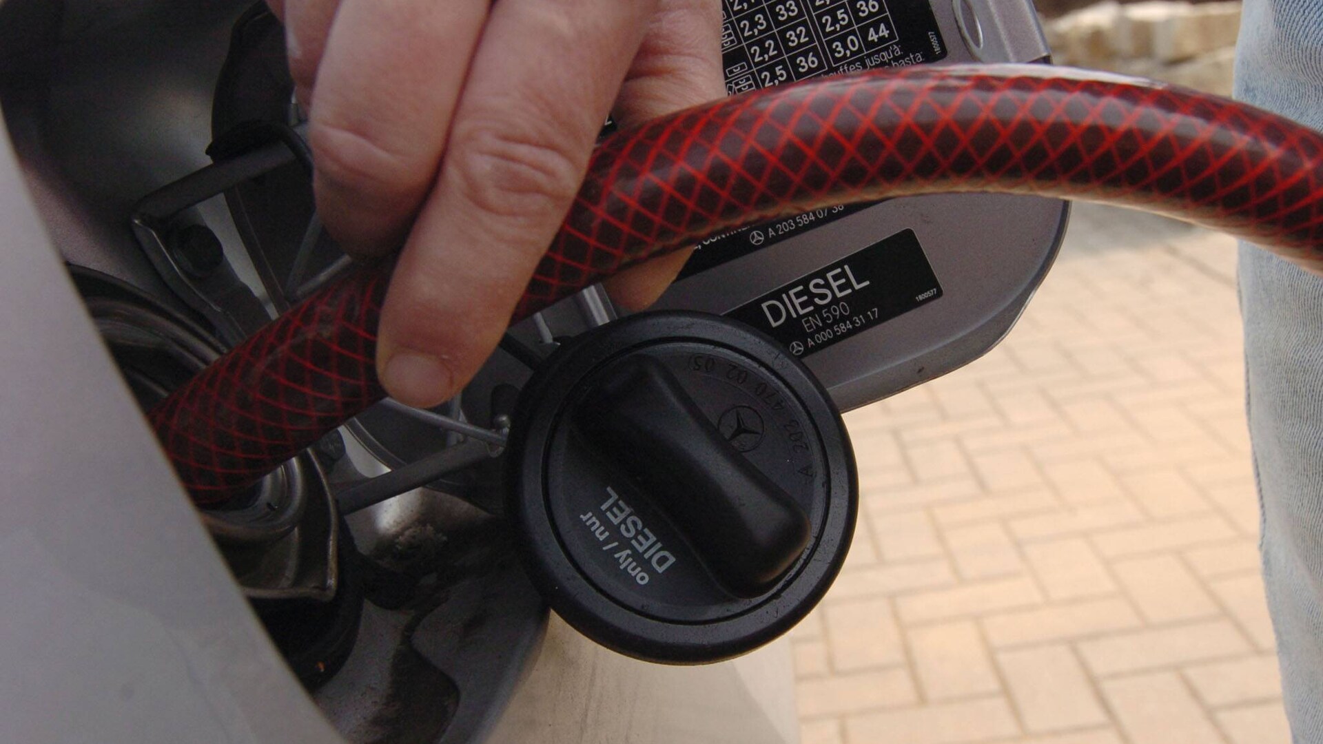 weil-benzin-und-diesel-immer-teurer-werden-kommen-jetzt-spritdiebe