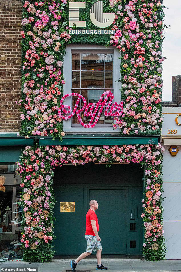Squatters break in to private members club Raffles and cause '£25,000 ...