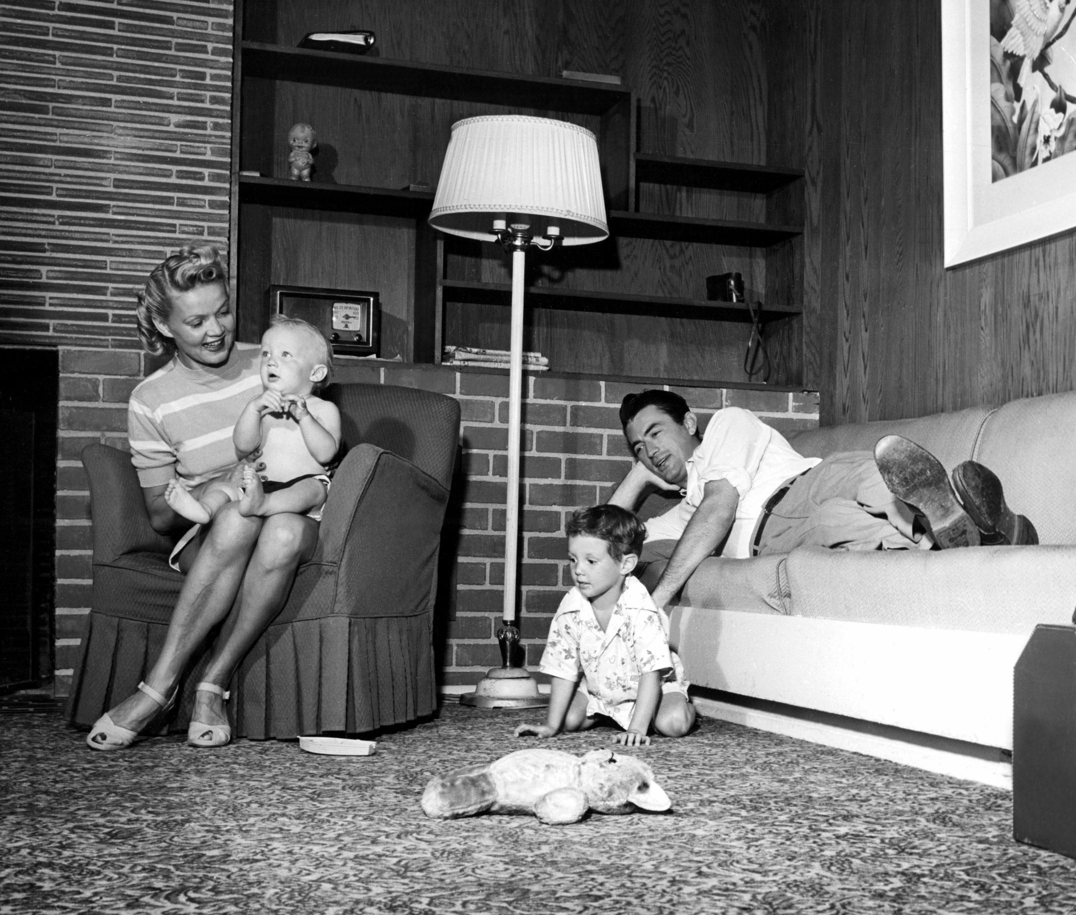 Gregory Peck at home: Behind-the-scenes photos of the screen legend’s ...