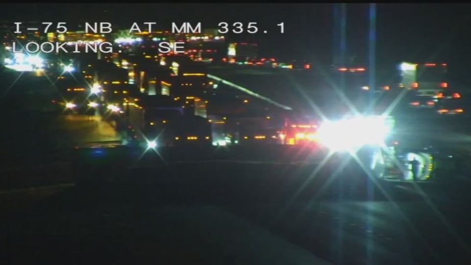 Major rollover crash shuts down part of I-75 in Marion County