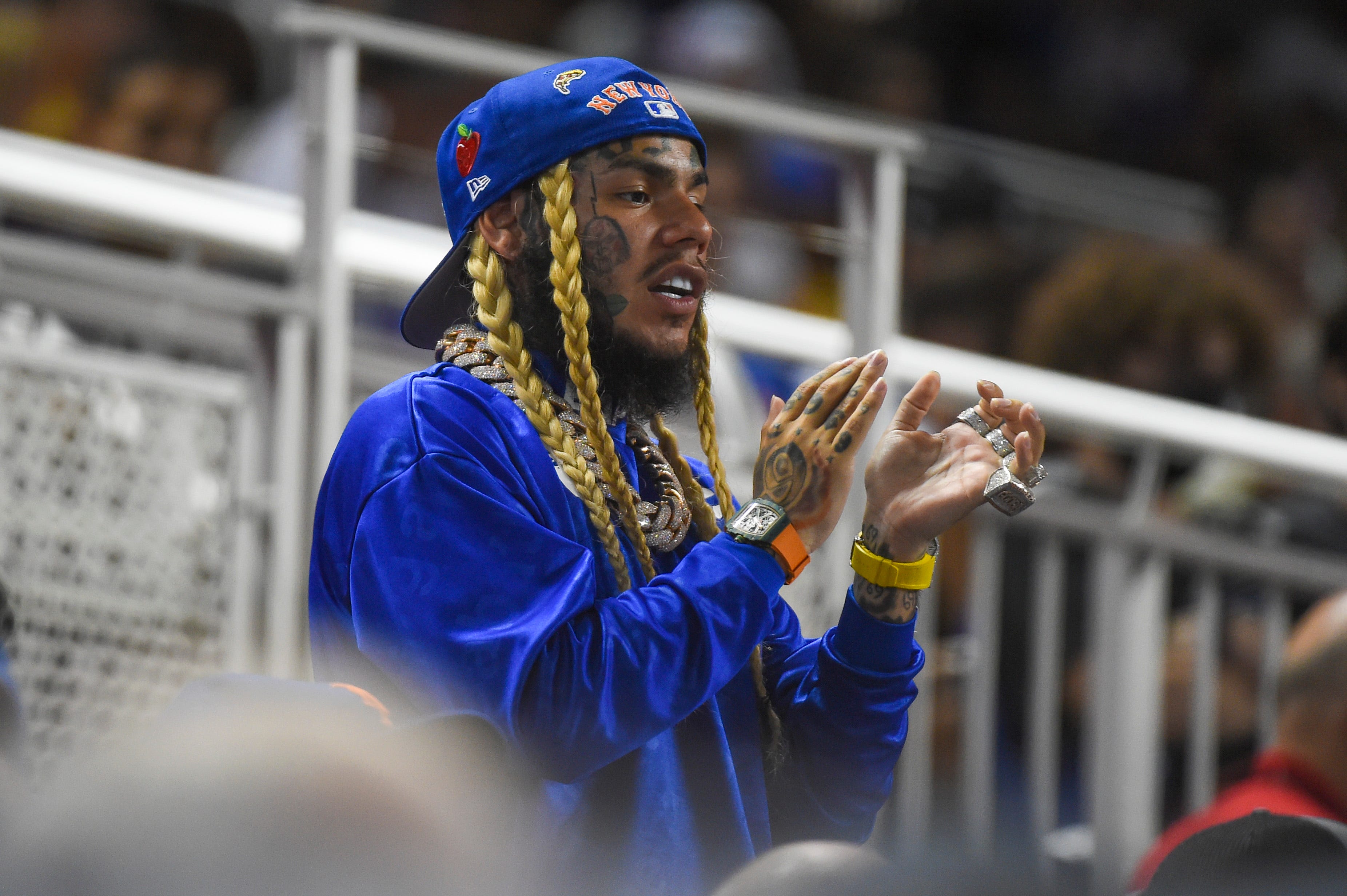 Rapper Tekashi 6ix9ine gifts $25k to Florida families via Instagram