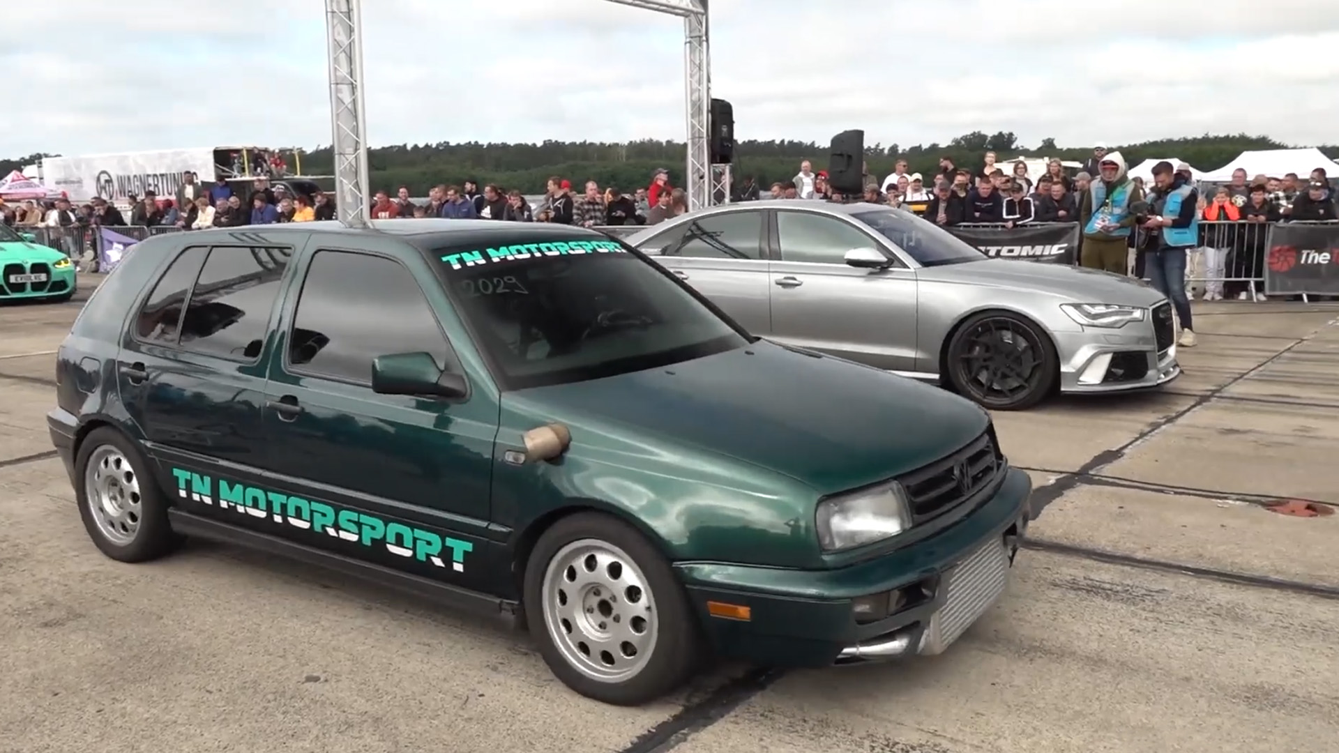 Big power VW Golf 3 challenges Audi RS6 in straight line battle