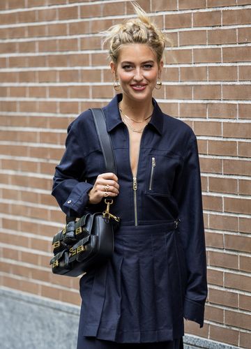 Lieben wir abgöttisch: Diese schwarze Crossbosy-Bag für 2026