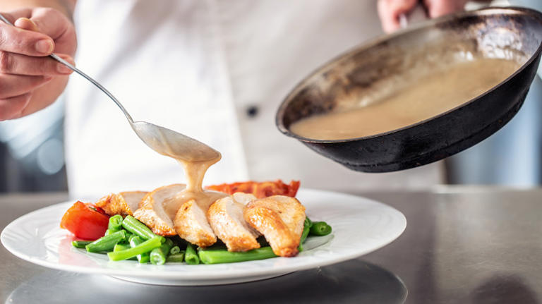 14 old-school cooking habits that completely confuse younger cooks