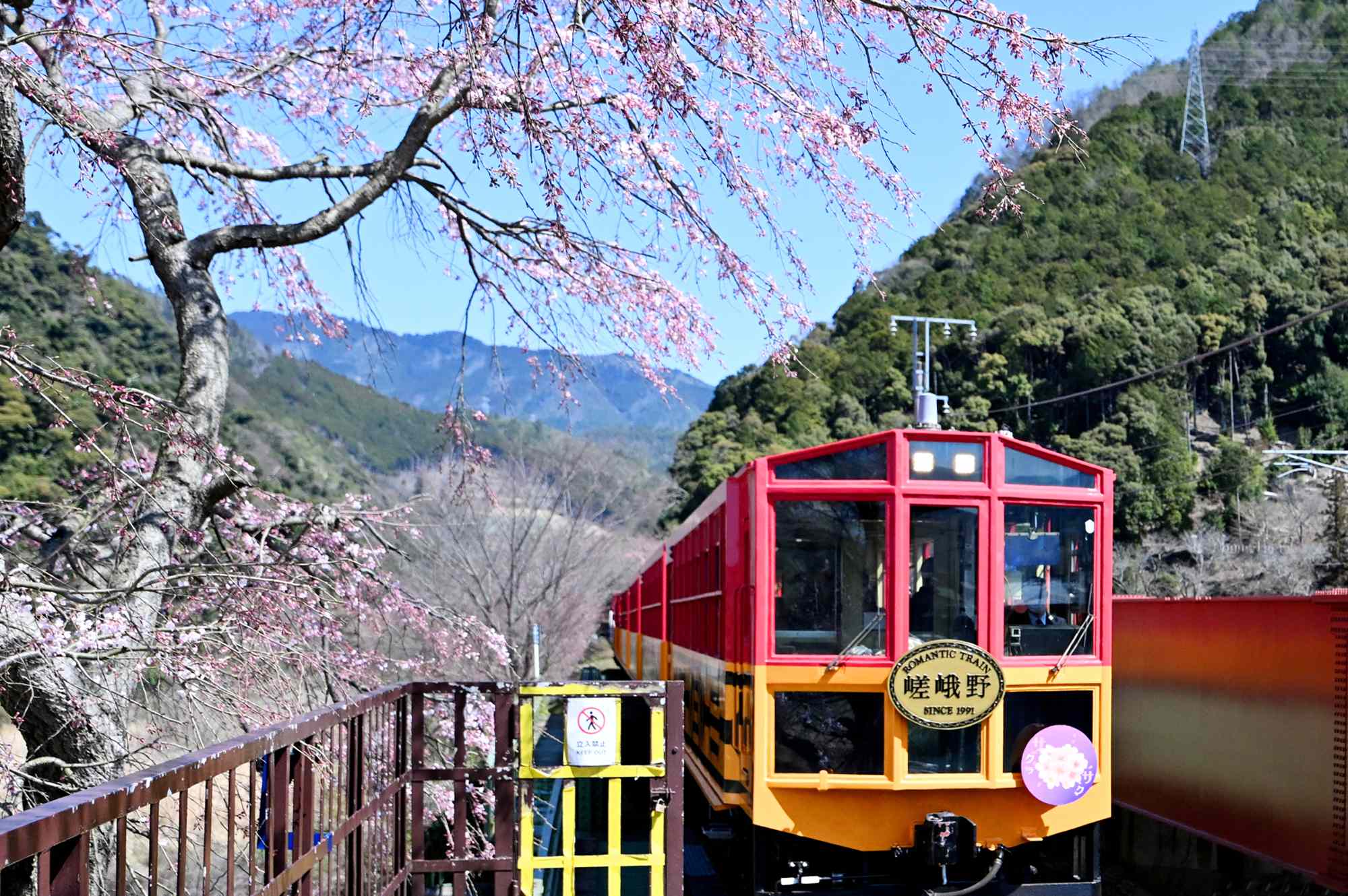 This 4-mile train route was named the most scenic in the world—and it ...