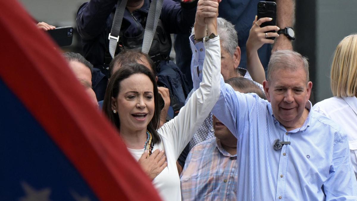 Ayuso concede a María Corina Machado la Medalla de Oro de Madrid y a ...