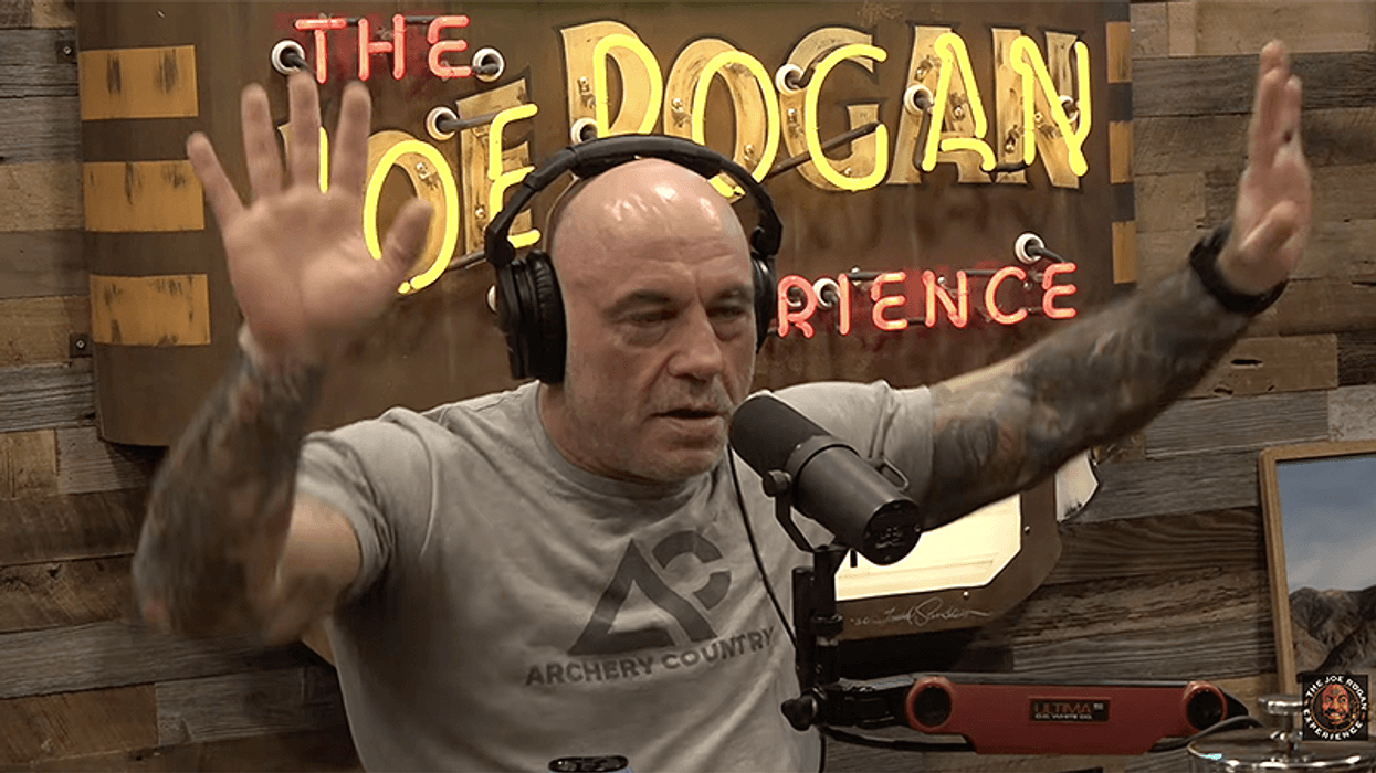 Joe Rogan flat-out laughs at Trump's Jesus pic excuse