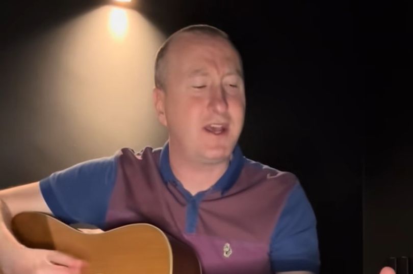 Coronation Street's Andy Whyment surprises fans with singing video ...