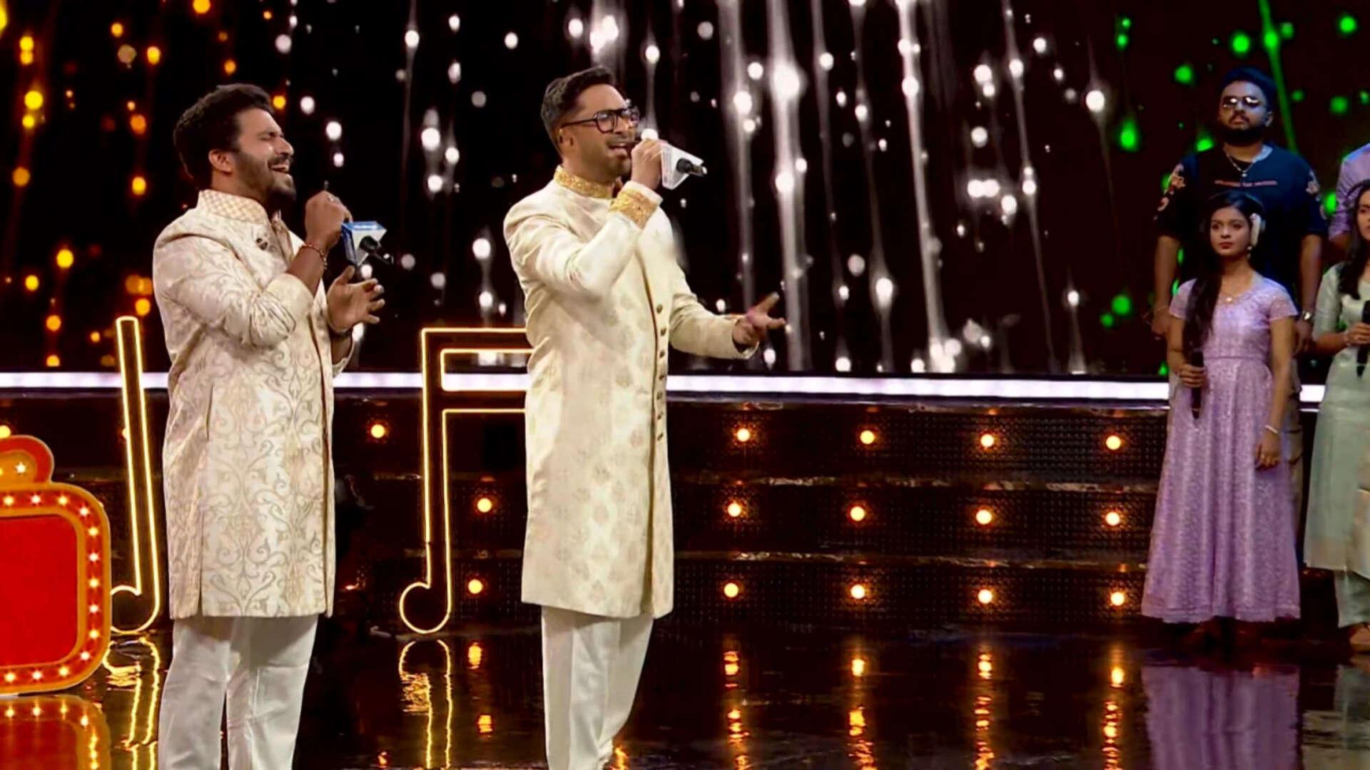 Star Singer: Dilraj and Vaishakan steal the show with 'Vande Matharam.'