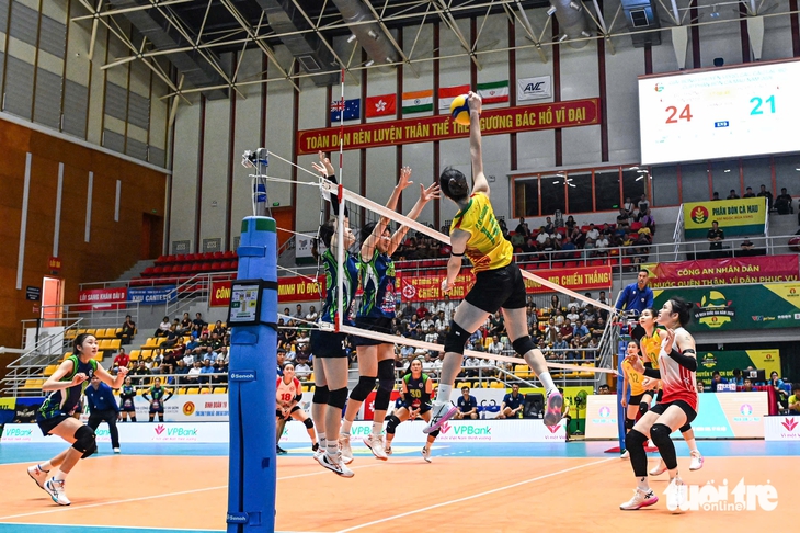 Bóng chuyền nữ: Binh chủng Thông tin thua trận thứ 3