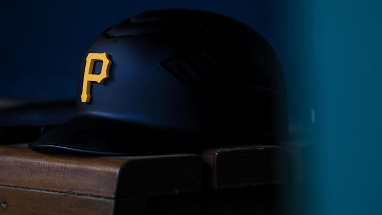Pirates officially sign Cuban shortstop